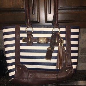 Conseal and carry purse